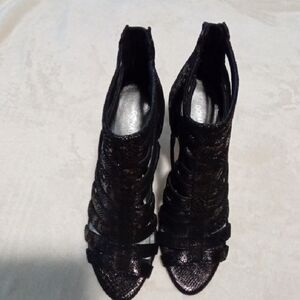 Donald J. Pliner Elegant Black Heels